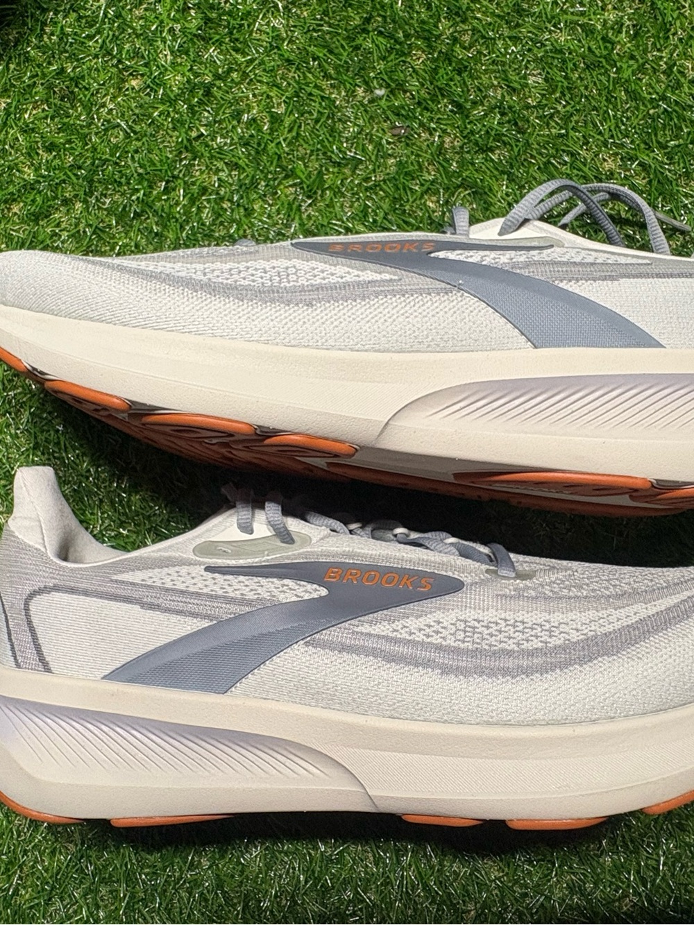 Brooks men’s running sneakers. Revels.